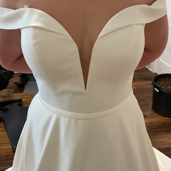 Wedding dress - Picture 6 of 6
